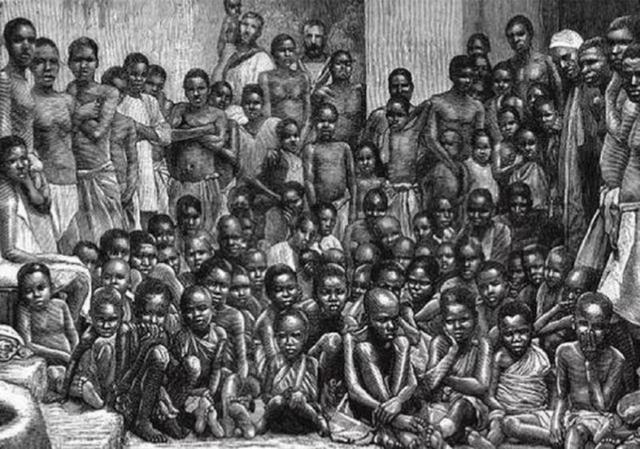 黑奴贸易时,白人为什么要把黑人衣服扒个精光,连遮羞布也不给?