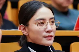 谁又能想到，人民大会堂的镜头，却成了明星真实颜值的“照妖镜”图片