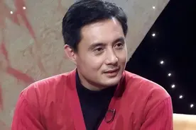 86版《西游记》白龙马，曾在国外洗碗扫厕所，被亲生父亲告上法庭图片