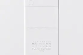 三星预热 Galaxy Z Flip4 马吉拉联名款，采用特殊材质后盖图片