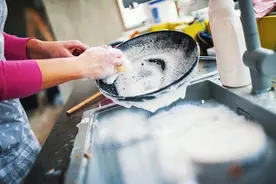 洗多少遍都不干净，洗洁精真有这么可怕吗？残留物真会危害健康？图片