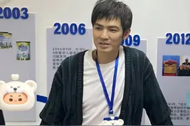 “不老男神”钟汉良曝近况，身形消瘦皱纹明显，打扮帅气似酷小伙图片
