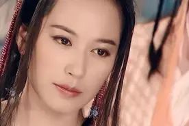 51岁俞飞鸿：没结婚，但是一直有固定伴侣，已陪伴她近20年图片