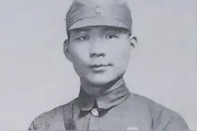 胡琏有多狡猾？淮海战场逃跑时副官提醒他方向反了，他却狡黠一笑图片