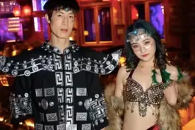 别只盯着“往发动机加白糖”，让人迷惑的是这对男女摩友都被骂了图片