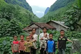 广西90后夫妻深居山林连生10个娃，2020年每个月领政府低保4000元图片