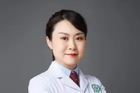 “白衣战士”刘维：脱下军装还是兵图片