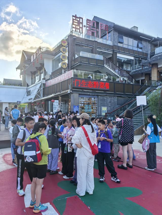多彩贵州城前八月接待游客超百万人次