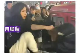 临沂女孩打人事件后续，见义勇为青年在派出所被打，打人者是谁图片