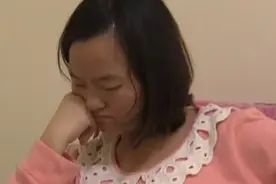 女子4年时间交7个男友，生下3个孩子，其父亲怒斥：你尊严呢？图片