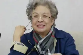 92年陶斯亮夸赞李讷知识渊博，王景清得意道：我们李讷满腹经纶！图片