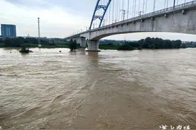 19日20时，唐河最大洪峰顺利通过襄阳图片