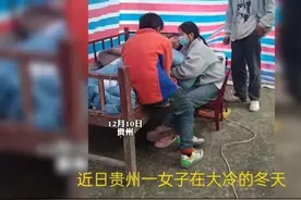 “那个躺塑料棚等死的妈妈，还是走了”：女人长大之后是没有家的图片