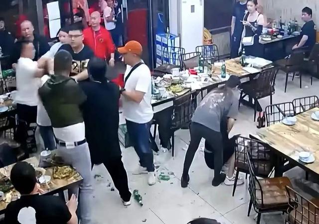 唐山事件尘埃落定，打人者逃跑细节披露：打人时嚣张，事后怂了