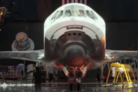 参观“发现号”航天飞机轨道飞行器，详细解读外部特征图片