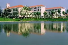 初中毕业生上职高和上3+2五年制大专哪一个更有优势？为什么？图片