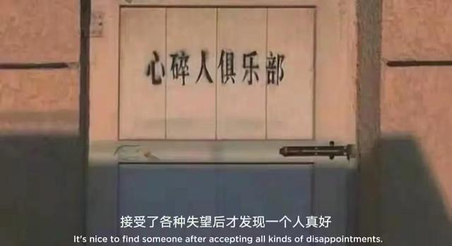 朋友圈情感文案图｜时间可以把不可或缺的人，变成可有可无的人