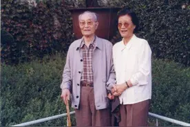 1972年，张爱萍与警卫战士成忘年交，战士复员，几经辗转找到他图片