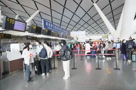 南宁机场国际客运航线陆续恢复 建议旅客自助托运行李图片