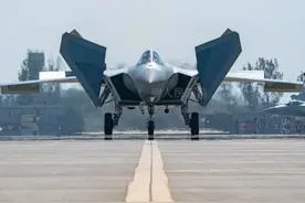 首飞12周年！高清美图，看歼-20超燃瞬间图片