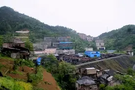 四川广安煤矿旧址，建筑完好曾是万人小镇，人去楼空感受世界末日图片