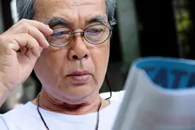 60岁之后，身体呈断崖式衰老，若出现4种表现，人可能开始老了图片