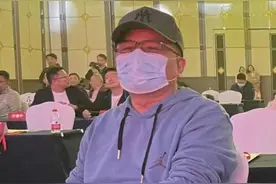 64岁毕福剑罕露面，受邀参加文化艺术节，疑隐退后仍做老本行图片