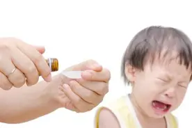 8个带娃的危险行为，个个都要命，希望你一个都没中图片