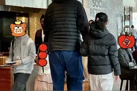 姚明带女儿吃早餐被拍！身形高大凳子太小，11岁女儿接近一米八图片