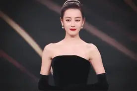迪丽热巴出道十年和多位男神传绯闻，曾说想要30岁结婚现依然单身图片
