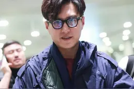 真正有品位的中年男人，穿衣都会远离这3种“大叔色”，油腻显老图片