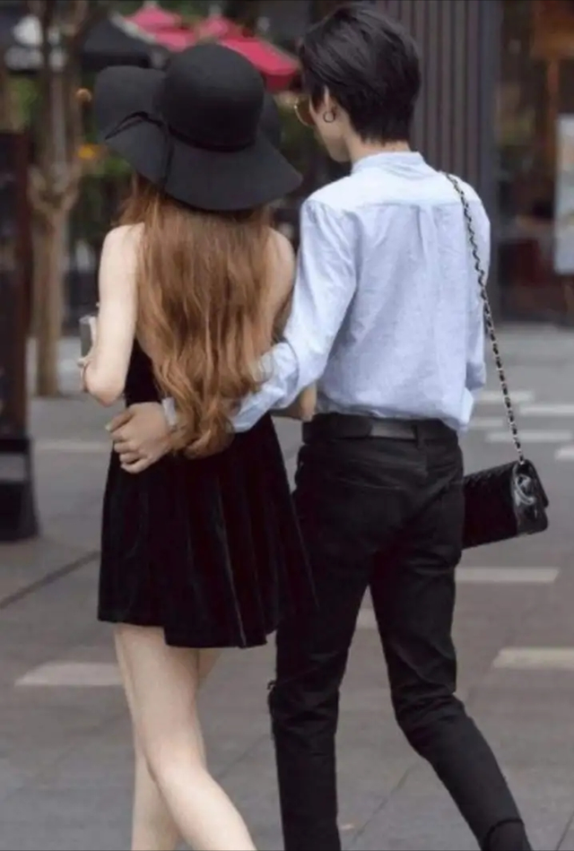 俗语"女不能搂腰,男不能摸头",这2个部位为什么不能乱碰?