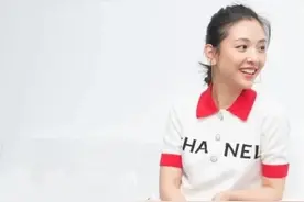 罕见吴倩穿短裤露腿，坐下时世界突然安静，这效果我酸了图片