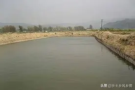 人工挖鱼塘一般挖多深？除了深度，这几点也不能忽视图片