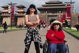 3个月13000公里！昌吉女孩关店带截瘫妈妈自驾环游中国图片