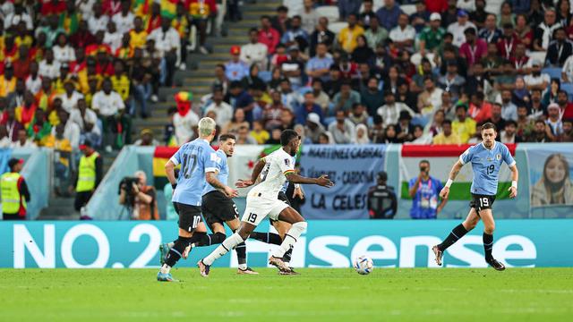 2022世界杯：乌拉圭意外出局，卡瓦尼很生气，苏亚雷斯泪流满面