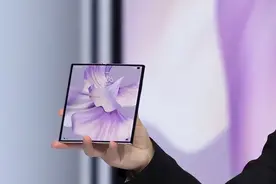 手机卖1万，换屏要5000元！华为Mate Xs2维修价格公布，敢摔吗？图片