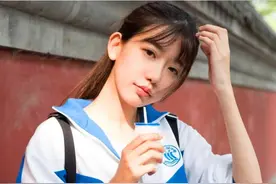 初中女生自觉“魅力四射”的行为，在老师同学眼里却很不体面图片