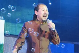 腾格尔：喝酒喝到家财散尽，妻离女逝，如今的他过得怎么样？图片