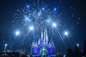 去上海迪士尼迎接新年 特别版烟花将点亮城堡图片