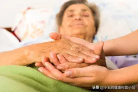 老年人双手不自主颤抖怎么办？科学服用3类药物，改善肢体震颤图片