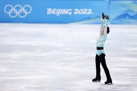 你知道你滑冰的冰场是多少度么？运动员穿那么少真的不冷么图片