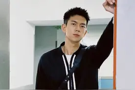 长得又帅，仪态又姣好，那些能端一辈子的男星，我只服这几位！图片