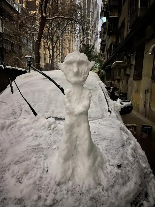 大郑州堆雪人内卷严重，哪个是金奖？全河南的雪人都在这里了