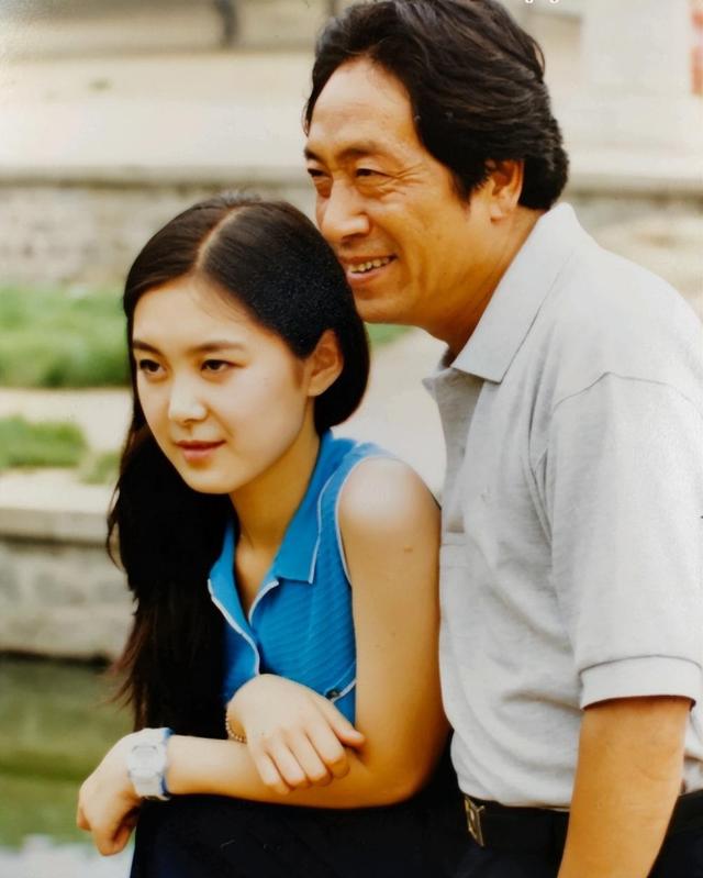 饶芯语:嫁大37岁老戏骨王奎荣,生下一儿一女,真的不后悔吗?