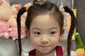 东北7岁女孩患罕见病，4岁父亲入狱，妈妈靠她直播，吸粉200万图片