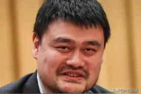 41岁姚明现身篮球活动！身家30亿衣着朴素，身材发福严重令人担忧图片