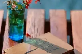 爱一个人，是不打扰，还是不放弃图片