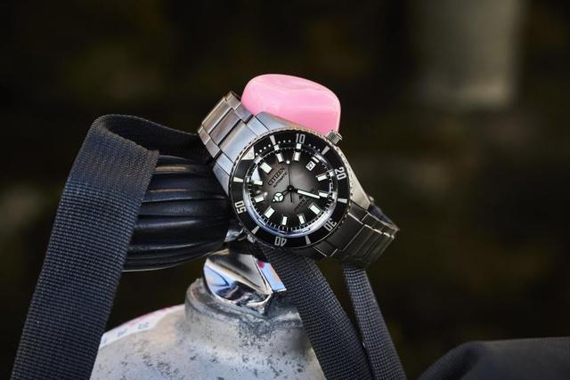 ��Ԫ��λ���¸��ŷ���Ǳˮ����ôѡ��