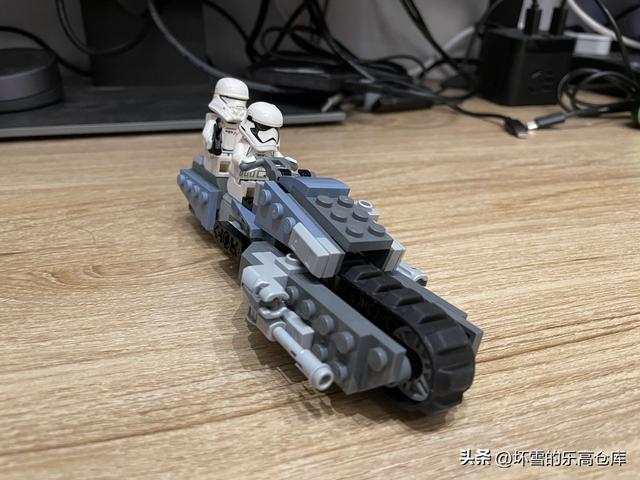 低配星战飞艇激战桥段复刻——乐高75250帕萨纳飞艇追击